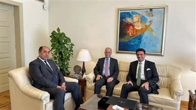 سفير العراق بالقاهرة يبحث مع الأمين العام المساعد للجامعة العربية تحديد موعد قمة بغداد