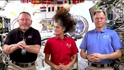 الرسالة الأخيرة من رواد الفضاء العالقين بشأن عودتهم إلى الأرض: الخطة تغيرت