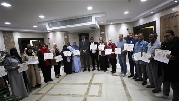 محافظ أسوان