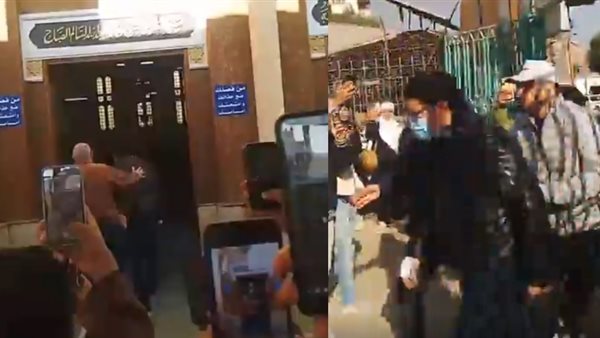 جانب من جنازة والدة