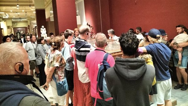  توافد الكثير من