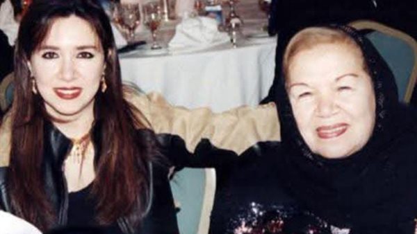 دنيا عبد الله ووالدتها