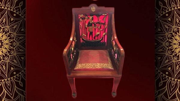  كرسي من خشب الجوز