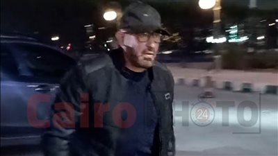 بحضور السقا وطارق لطفي.. بدء عزاء والدة باسم سمرة في مسجد الشرطة بالشيخ زايد| بث مباشر