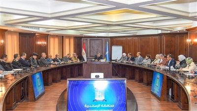 محافظ الإسكندرية يترأس اجتماعا لوضع خطة ومناقشة استعدادات موسم صيف 2025