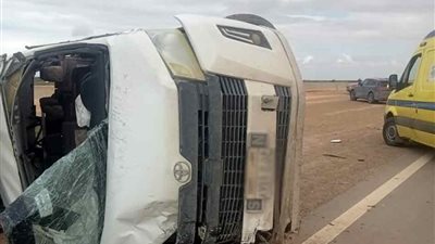 مصرع 5 أشخاص وإصابة 20 في انقلاب ميكروباصين أعلى طريق الضبعة| أسماء