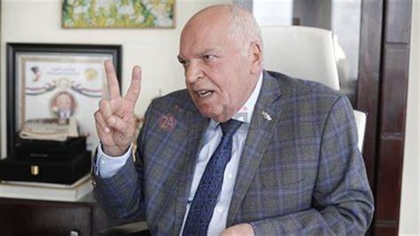 نقيب المعلمين خلف