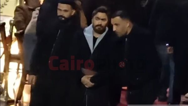 تامر حسني خلال عزاء