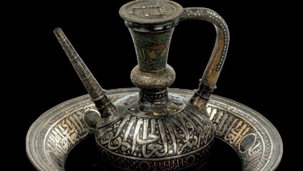  إبريق وطست من النحاس