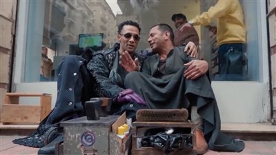 محمد رمضان يسلم 100 ألف جنيه لعامل بالحلقة الثالثة من مدفع رمضان.. والفائز: كان نفسي أشوفك