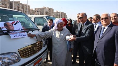 البنك الزراعي المصري يسلم 78 ميكروباص ضمن مبادرة إحلال السيارات بالمنيا