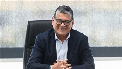 أوسكار رويز يحضر مباراة الزمالك وإنبي في بطولة الدوري لمتابعة محمود البنا 