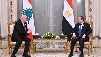 السيسي يؤكد لـ نظيره اللبناني دعم وقف إطلاق النار واستعداد الشركات المصرية لإعادة الإعمار