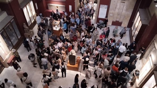  توافد كثير من الزائرين