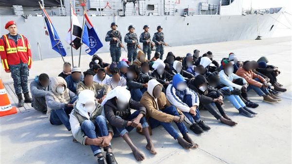 إنقاذ مركب هجرة غير