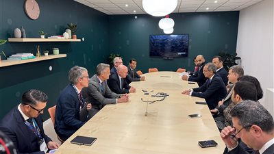 وزير الاتصالات يجتمع بمسئولي شركات عالمية لجذب استثمارات جديدة في مجال التعهيد