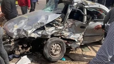 مصرع شخص وإصابة 12 آخرين في تصادم سيارتين بالشرقية | صور