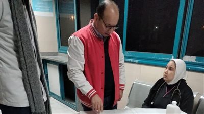 خلال جولة مفاجئة.. مدير صحة القاهرة يوجه بتسكين 6 حالات حرجة بالرعاية المركزة بعين شمس