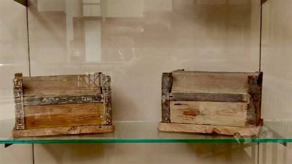 مجموعة من صناديق