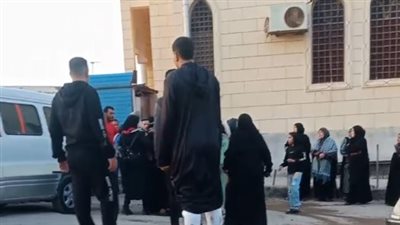 العشرات يؤدون صلاة الجنازة على تركية المقتولة على يد المحامي سفاح المعمورة| بث مباشر 