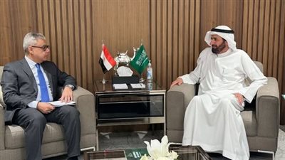 سفير مصر بالرياض يلتقي وزير الحج والعمرة لتيسير الإجراءات أمام الحجاج المصريين