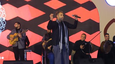 برعاية القاهرة 24.. محمد عدوية يتألق في خيمة الخيمة بـ أغانيه وأغاني والده في ليلة رمضانية