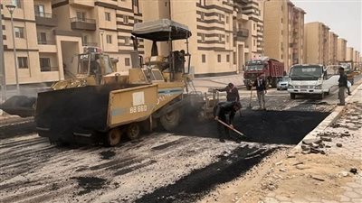 جهاز 6 أكتوبر الجديدة يبدأ رفع كفاءة طرق جميع مناطق المدينة