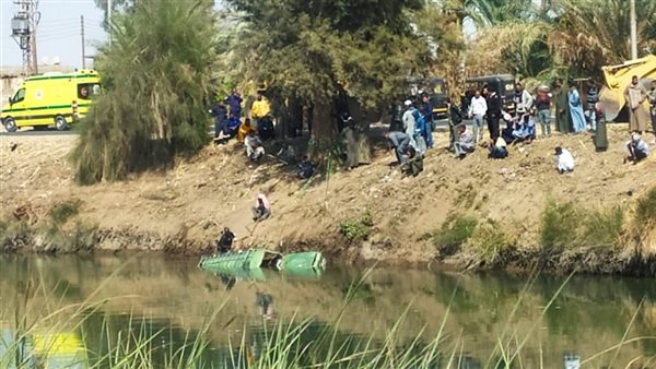 انقلاب سيارة داخل