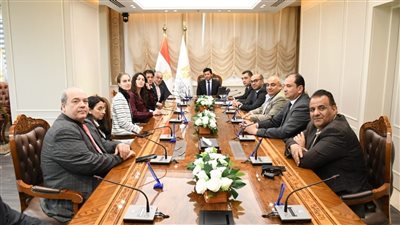 وزير الرياضة يلتقي وفد لجنة رفع الأثقال باللجنة البارالمبية الدولية 