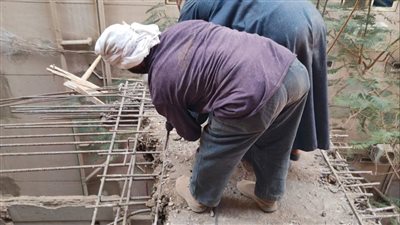 إزالة سلم خرساني مخالف بحي شرق مدينة نصر| صور