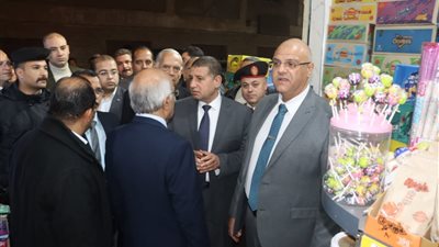 محافظ القليوبية يفتتح معرضي أهلًا رمضان ببنها وكفر شكر لبيع السلع الغذائية بأسعار مخفضة