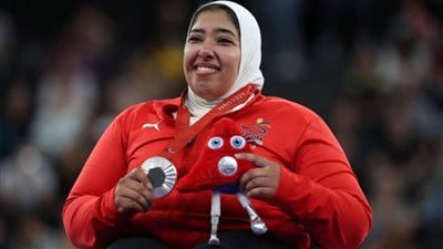 فاطمة محروس بطلة رفع الأثقال لـ القاهرة 24: تكريمي من السيدة انتصار السيسي هو الأغلى 