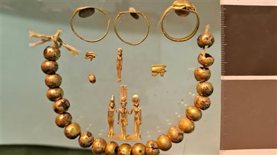 تفتت آنية فخارية خلال رفعها.. ننشر تقرير الكشف الأثري الجديد بمعابد الكرنك | مستند