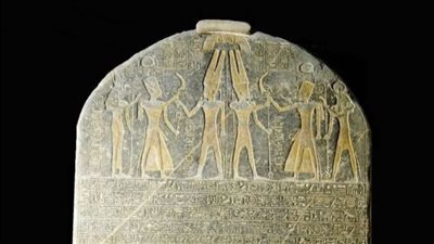 بمناسبة ذكرى العاشر من رمضان.. المتحف المصري بالتحرير يعرض لوحة انتصارات الملك مرنبتاح