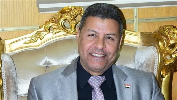  الدكتور مؤمن عبدالعزيز