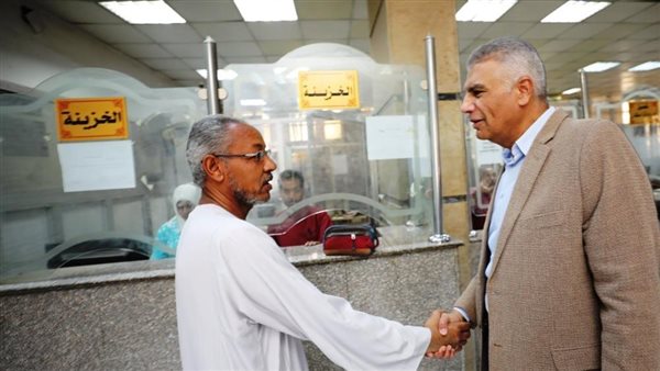 محافظ أسوان