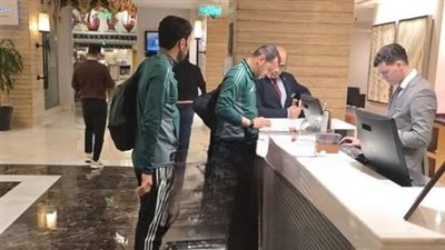 وصول طاقم التحكيم السعودي المخصص لمباراة القمة إلى القاهرة