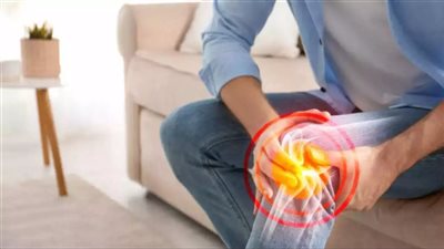 تسبب طقطقة الركبة.. أعراض تمزق الغضروف الهلالي 