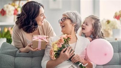 أفكار للاحتفال بعيد الأم 2025.. أكثر من 20 فكرة في البيت والمدرسة