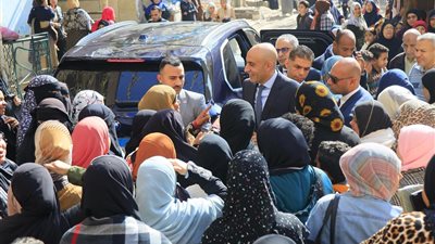 خلال جولته بالمرج ودار السلام.. وزير التعليم يحاور أولياء الأمور حول الاستفادة من التقييمات المدرسية