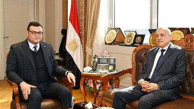 وزير الإسكان ومحافظ الأقصر يستعرضان عددًا من الحلول الجذرية لرفع كفاءة منظومة مياه الشرب