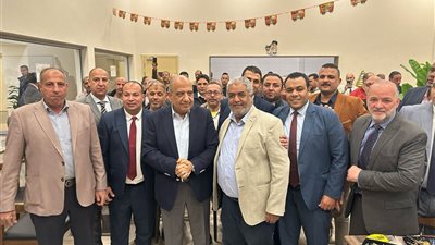 وزير الكهرباء يشارك العاملين بديوان الوزارة والشركة القابضة والمصرية للنقل إفطارهم الجماعي