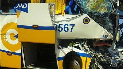 إصابة 11 شخصا في تصادم أتوبيس ركاب وسيارة نقل بالغردقة