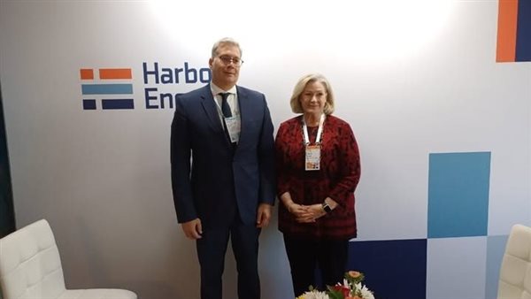 وزير البترول مع رئيسة