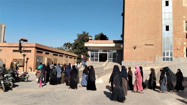 جانب من انتظار الأهالي