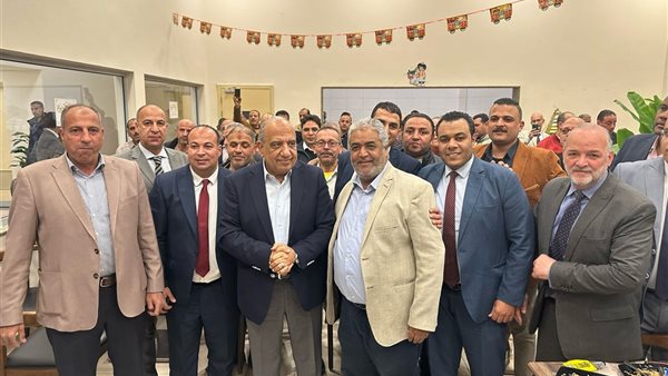 وزير الكهرباء خلال