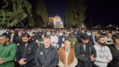 100 ألف يؤدون صلاتي العشاء والتراويح في المسجد الأقصى