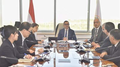 وزير الاستثمار يستعرض مع وفد كوري بدء تنفيذ مشروع إدارة المخاطر والتتبع في الرقابة على السلع الصناعية