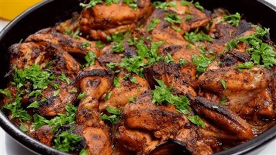 طريقة تحضير مسقعة بالباذنجان وصينية دجاج بالفرن لإفطار اليوم 17 من رمضان 2025