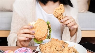 طبيب يوضح مخاطر اضطراب الأكل على الصحة الإنجابية .. تعرف على التفاصيل